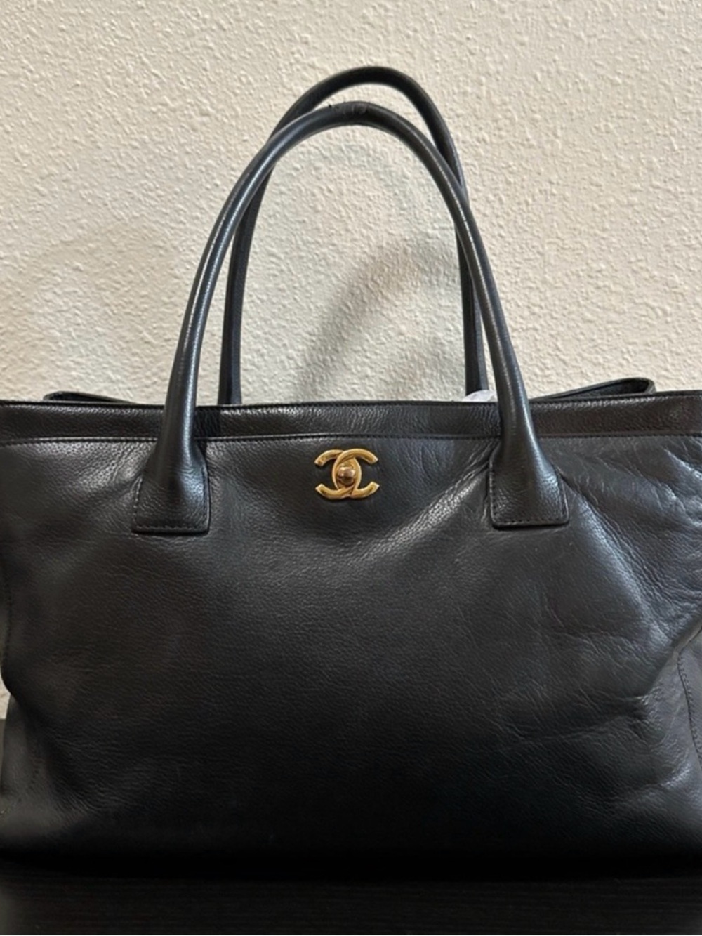 CHANEL Black Executive Calfskin Tote Bag with Gold CC turn-lock - Picture 2 of 8